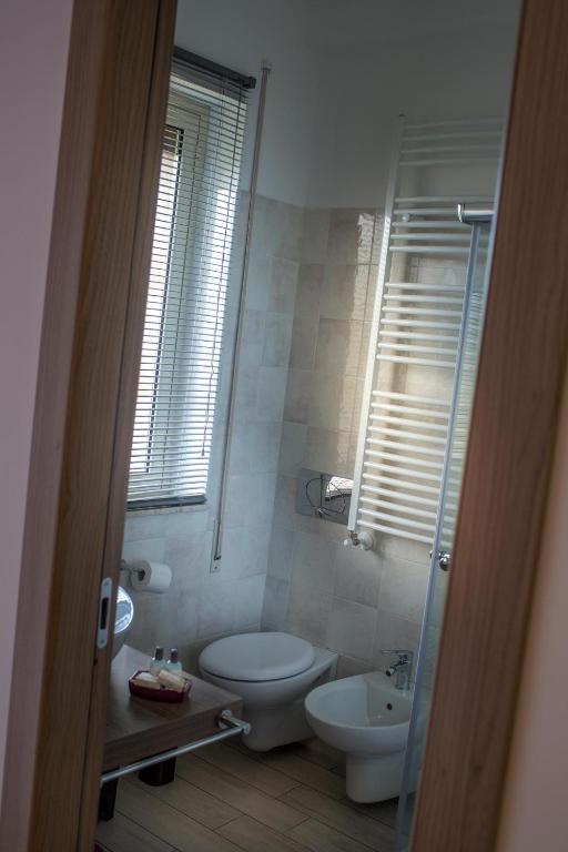 La Perla Nera B&B - Family Room With Private Bathroom