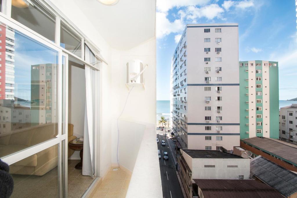 2 vistas a la ciudad desde un edificio en Apartamento Rua 1500, en Balneário Camboriú