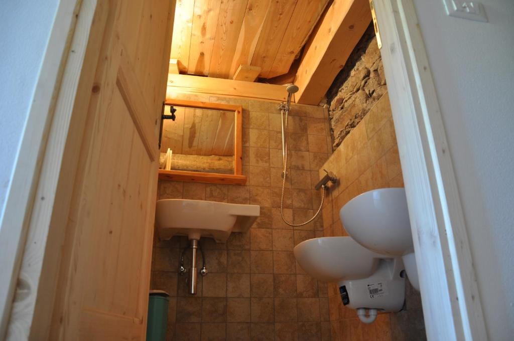 Koupelna v ubytování Rifugio Serot