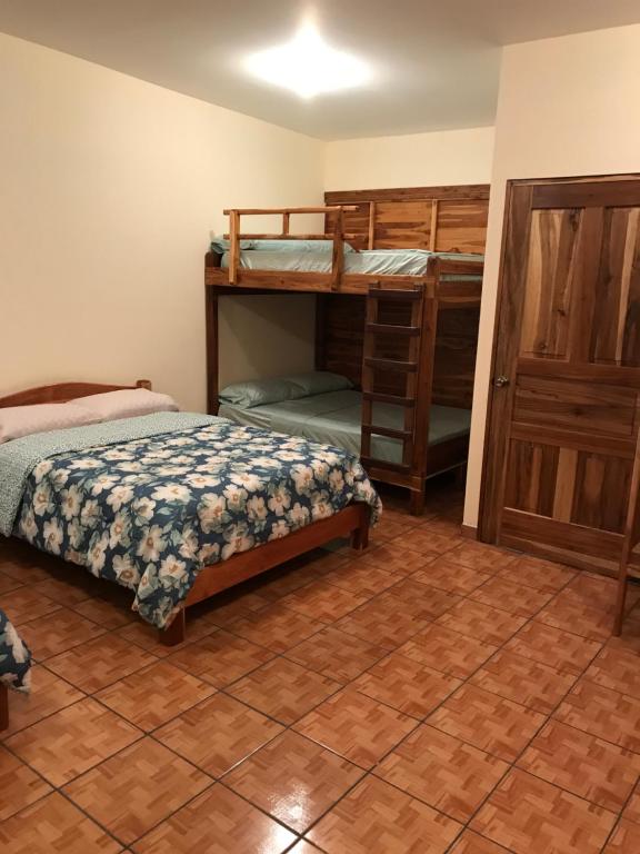 Postel nebo postele na pokoji v ubytování Hotel Cabanas La Teca
