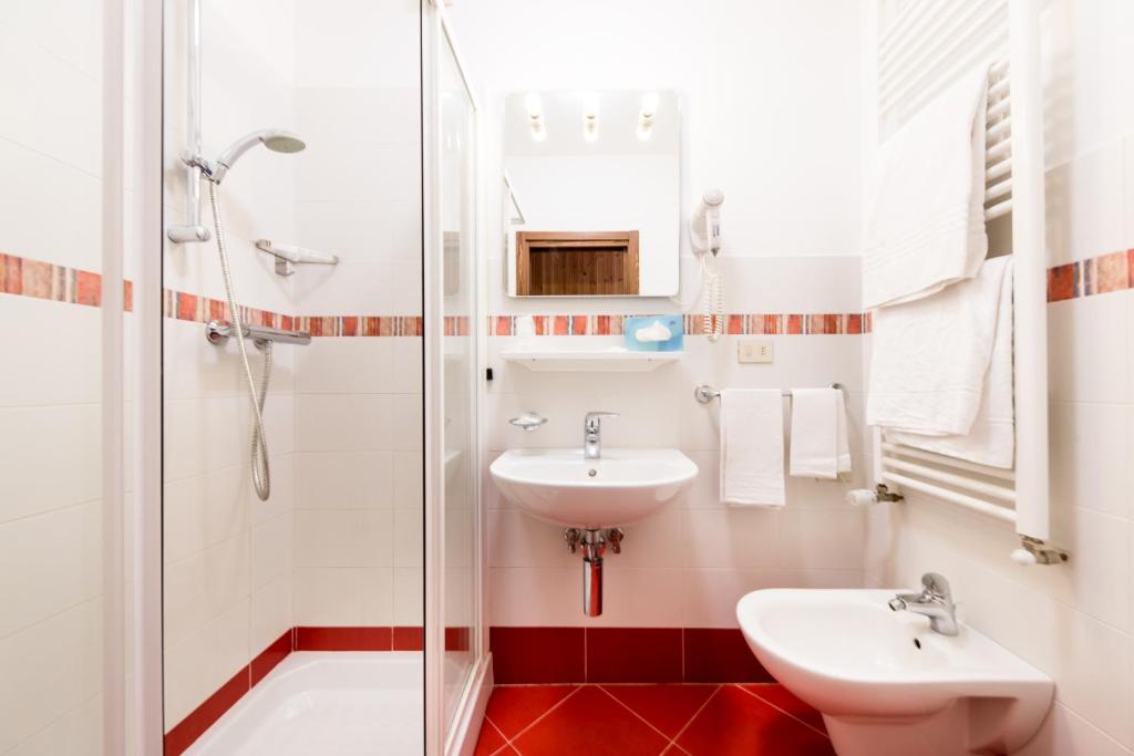 Koupelna v ubytování Hotel Vallecetta