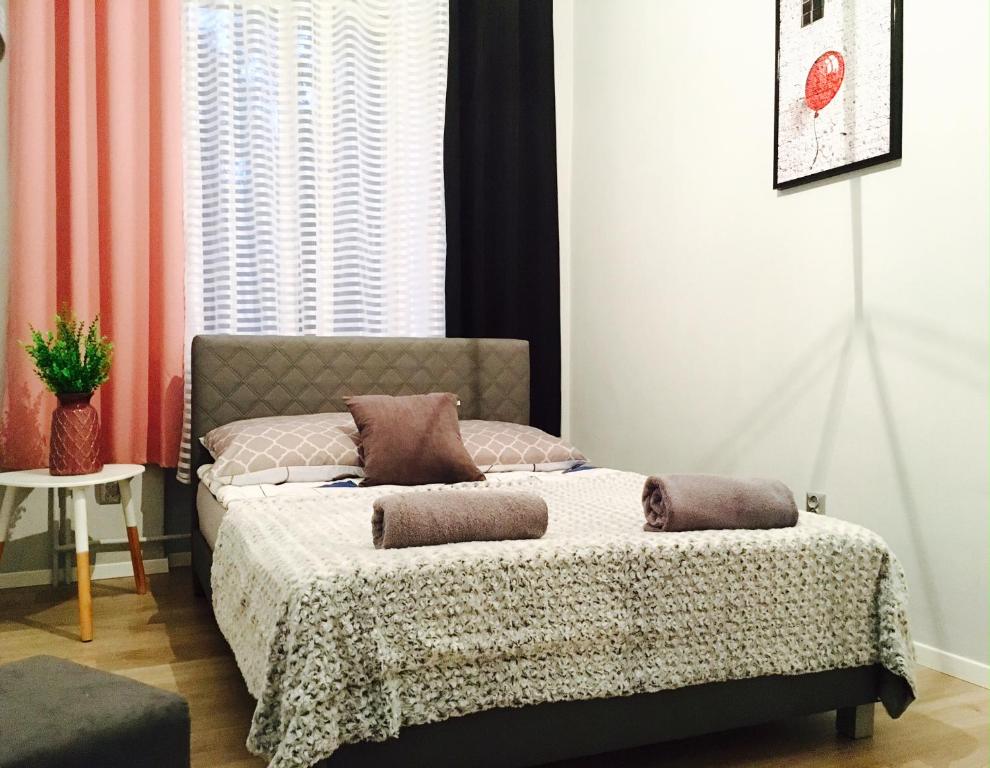 Posteľ alebo postele v izbe v ubytovaní ClickTheFlat Wspólna Central Apart Rooms