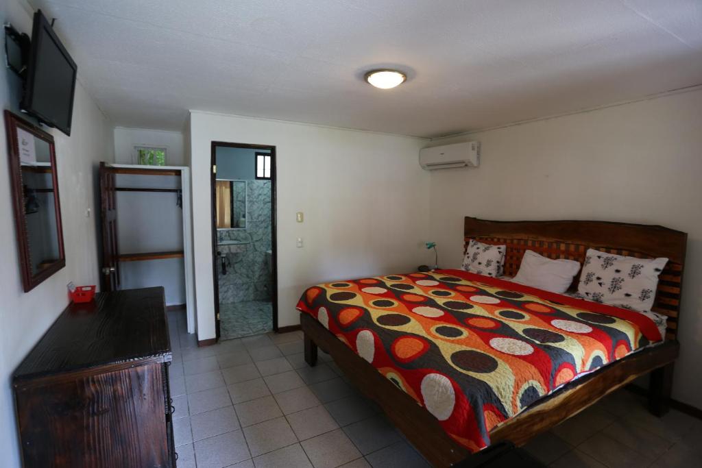 Postel nebo postele na pokoji v ubytování Hotel Manuel Antonio Park