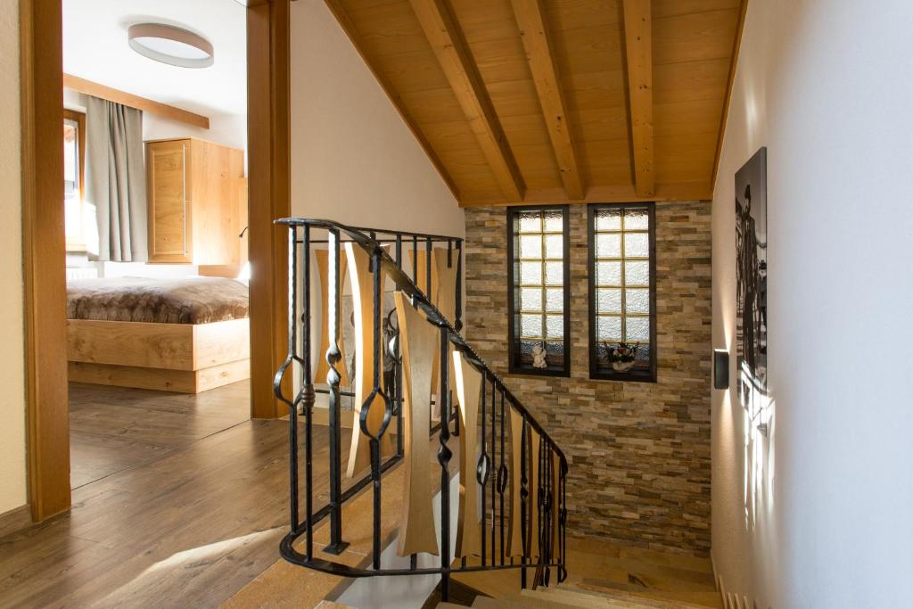 Posteľ alebo postele v izbe v ubytovaní NATURLODGE LADIS ehemals Alpenlodge Alexander inklusive Sommer Bergbahnticket