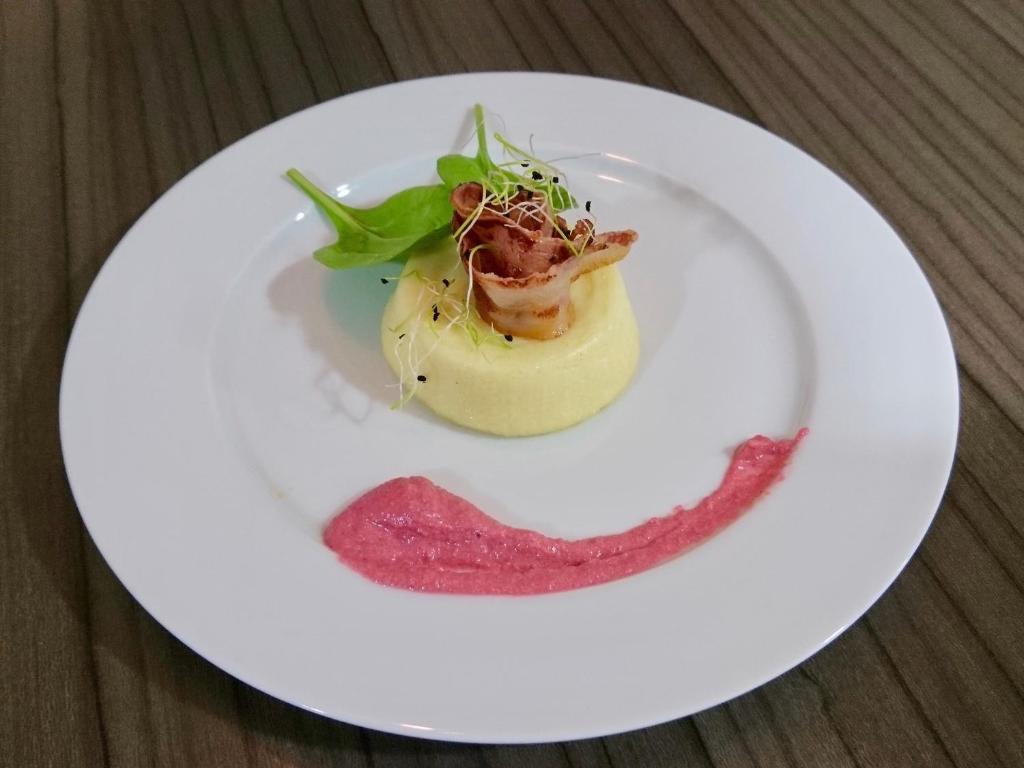 Jídlo v hotelu nebo okolí