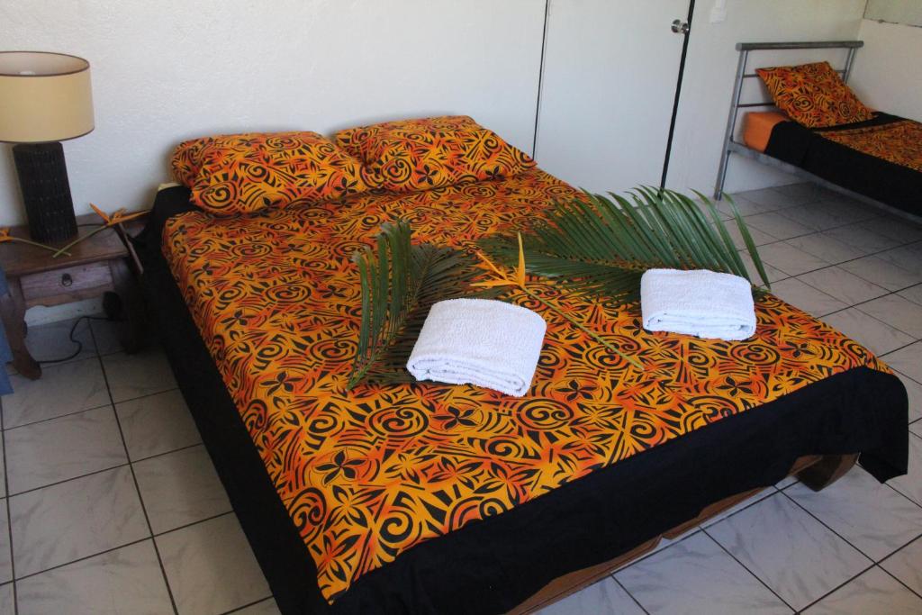 Postel nebo postele na pokoji v ubytování Pension TE MITI - PLAGE-BEACH 200m - Mahana Parc & Vaiava Beach pk18 - B&B CHAMBRES ou DORTOIR