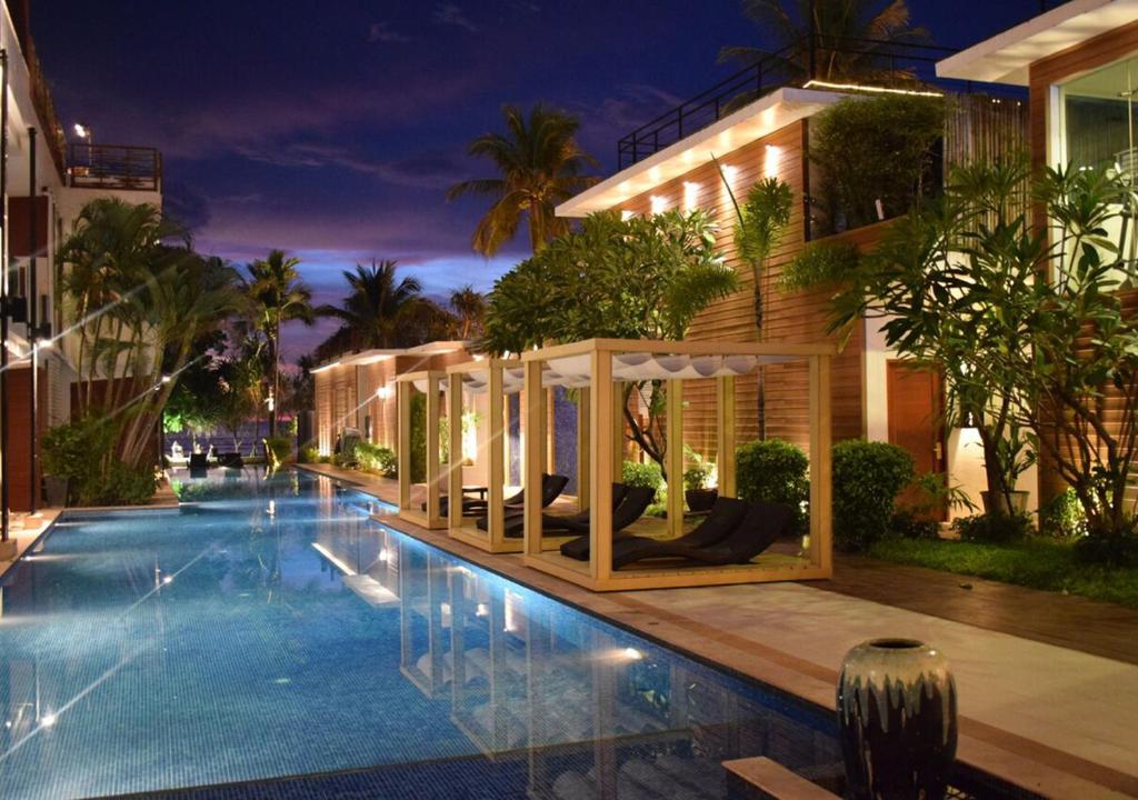 Bazén v ubytování La Flora Resort Patong nebo v jeho okolí