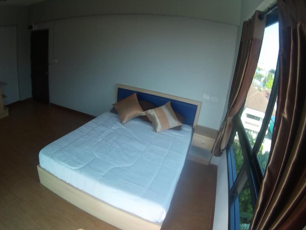 Postel nebo postele na pokoji v ubytování Na Siri Lake View