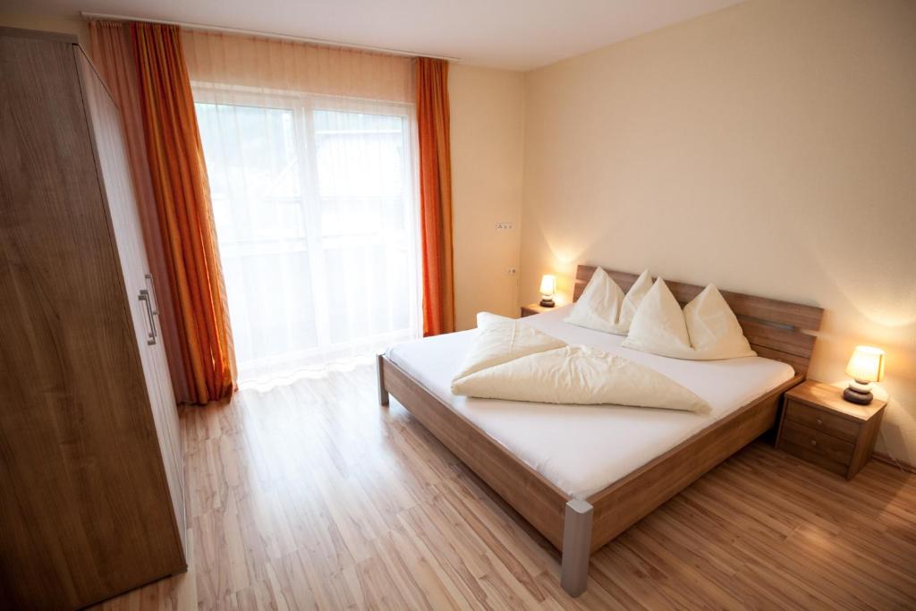 Postel nebo postele na pokoji v ubytování Apparthaus & Chalets Hofer