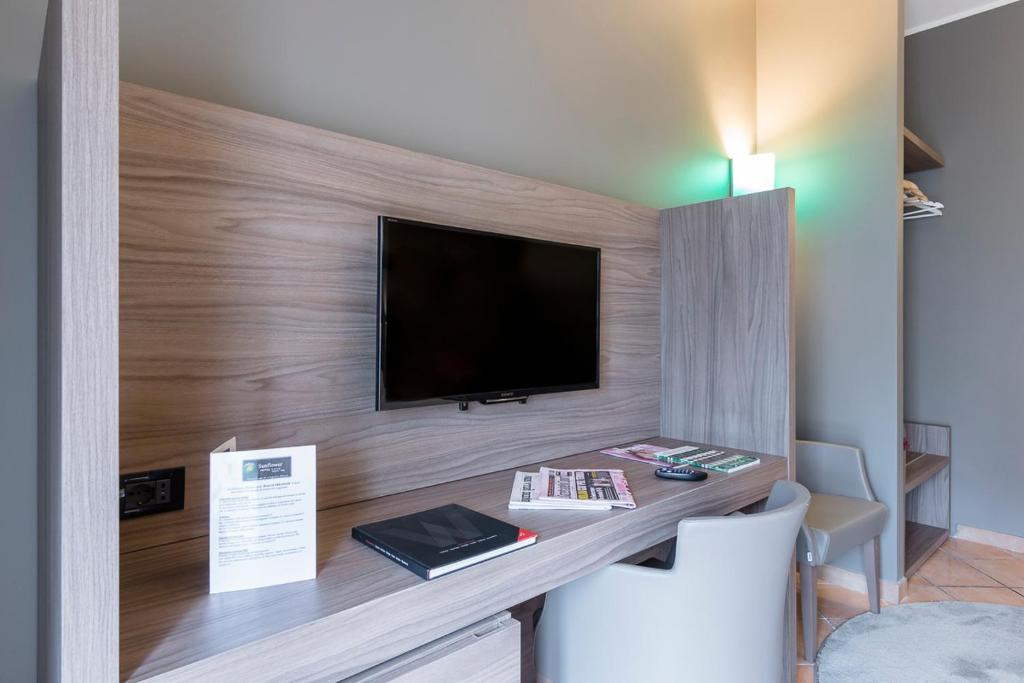 TV a/nebo společenská místnost v ubytování Hotel Sunflower