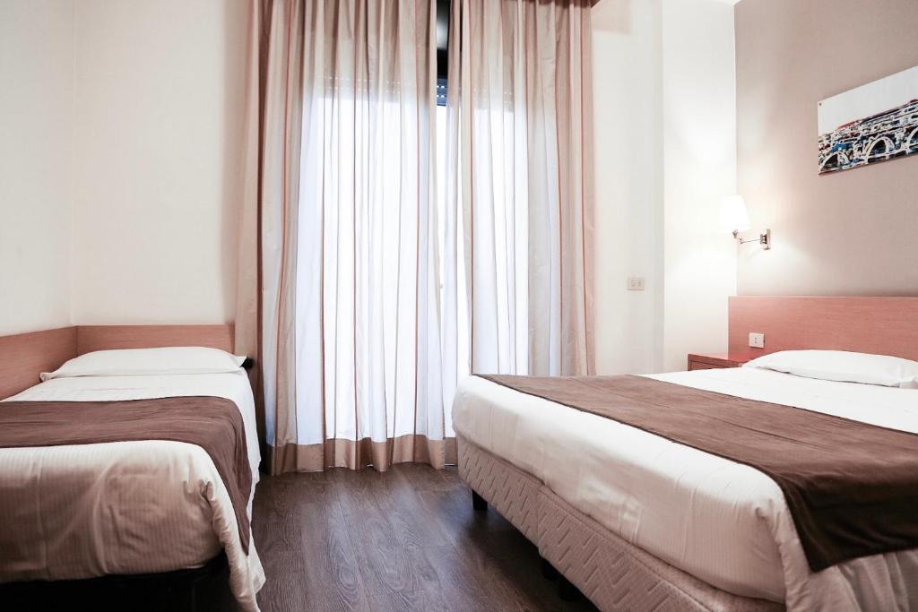 Postel nebo postele na pokoji v ubytování Hotel Sisto V