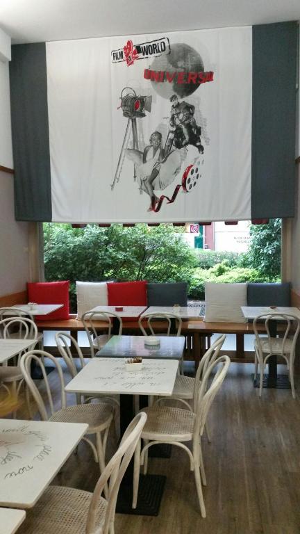 Fotografia z galérie ubytovania The Boheme VINTAGE junior SUITE ---- cozy & quiet & comfortable with private Bathroom & fully equipped kitchenette & cozy balcony - lift to 4th floor - metro' verde -green subway Porta Genova v Miláne