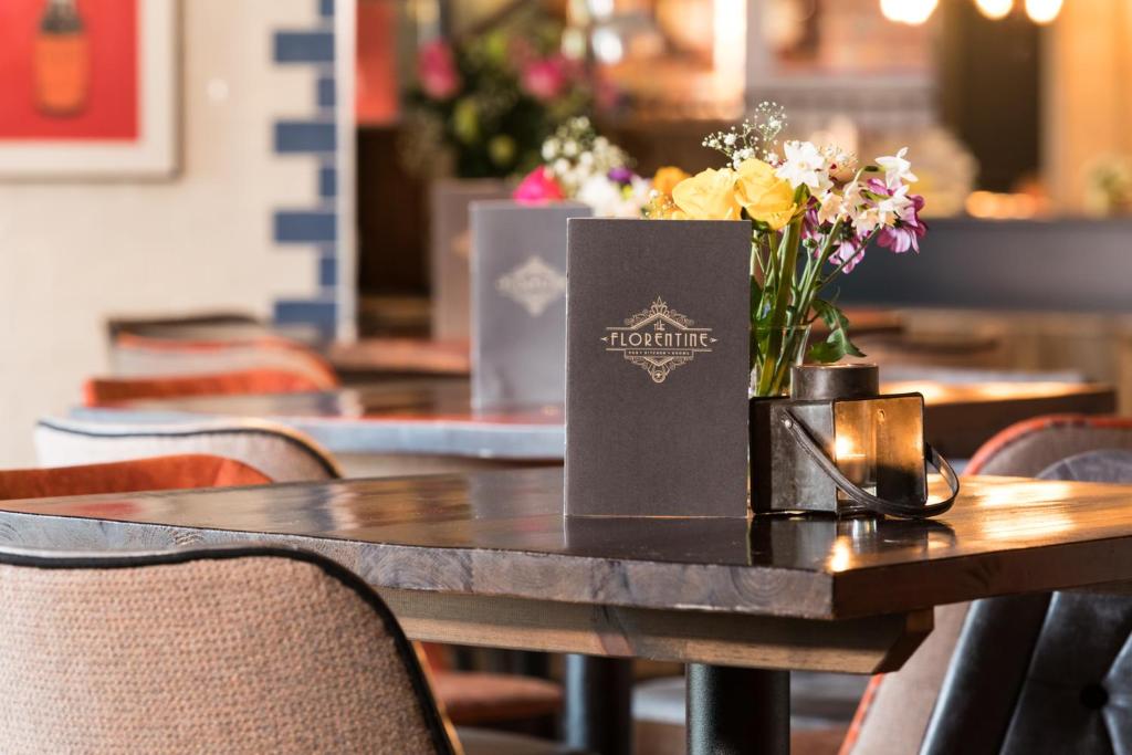 The Florentine - Resim 31