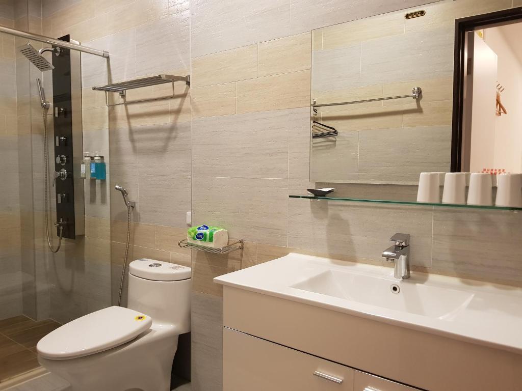 a bathroom with a toilet and a sink and a shower at Pure House B&amp;B in Ji&#39;an