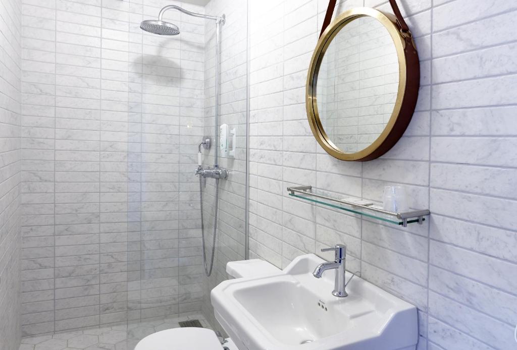 Koupelna v ubytování Fosshotel Baron