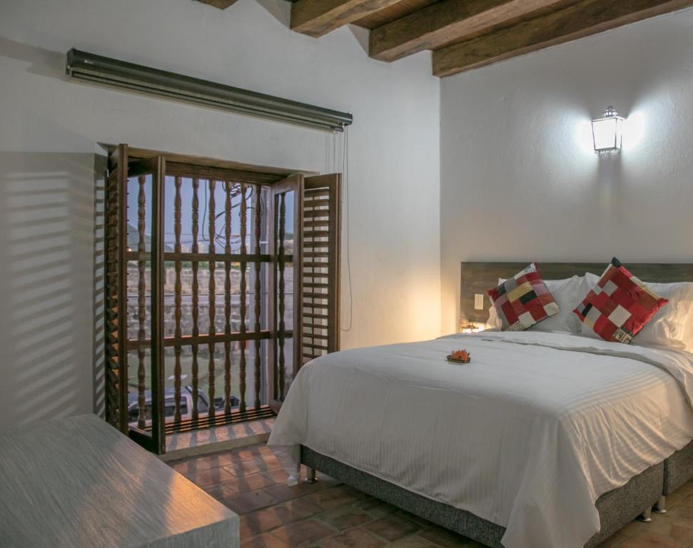 Postel nebo postele na pokoji v ubytování Getsemani Cartagena Hotel