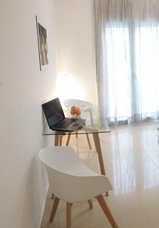 Televízia a/alebo spoločenská miestnosť v ubytovaní Nafplion Smart Apartment