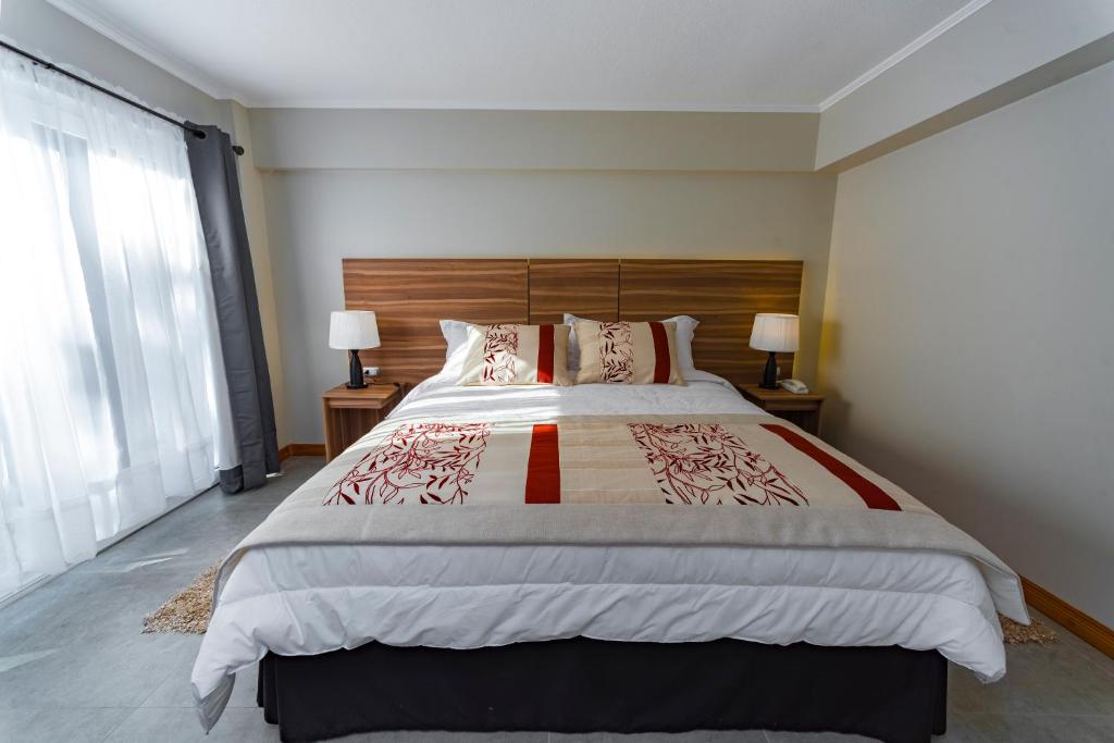 Una cama o camas en una habitación de Hotel Insigne