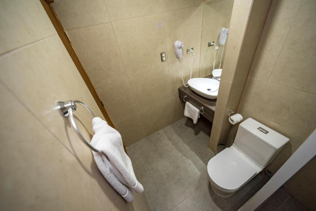 Un baño de Hotel Insigne