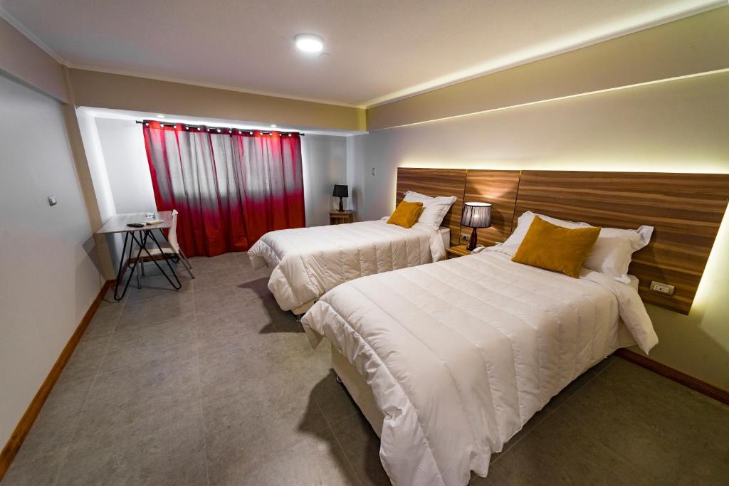 Una cama o camas en una habitación de Hotel Insigne