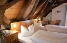 Postel nebo postele na pokoji v ubytování Altstadthotel Bad Griesbach