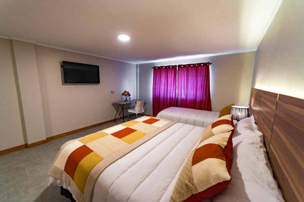 Una cama o camas en una habitación de Hotel Insigne