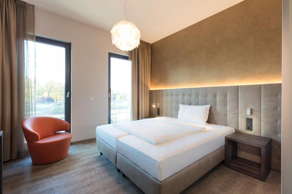 Postel nebo postele na pokoji v ubytování DECK 8 DESIGNHOTEL.SOEST