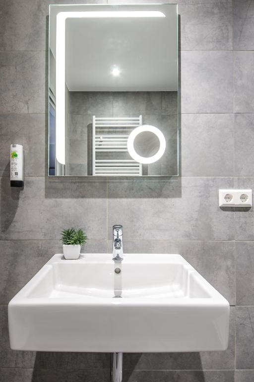 Koupelna v ubytování Mandarina Hotel Luxembourg Strassen