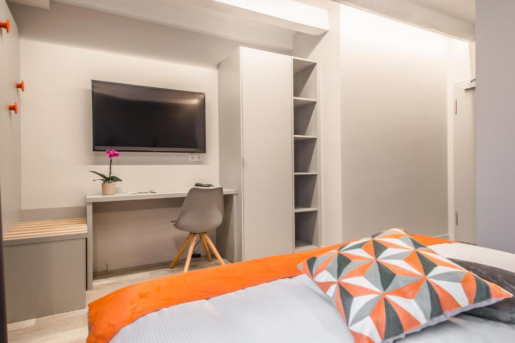 Postel nebo postele na pokoji v ubytování Mandarina Hotel Luxembourg Strassen