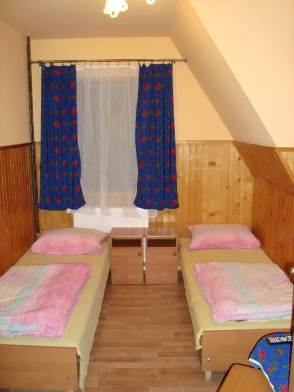 Posteľ alebo postele v izbe v ubytovaní Pokoje Zakopane