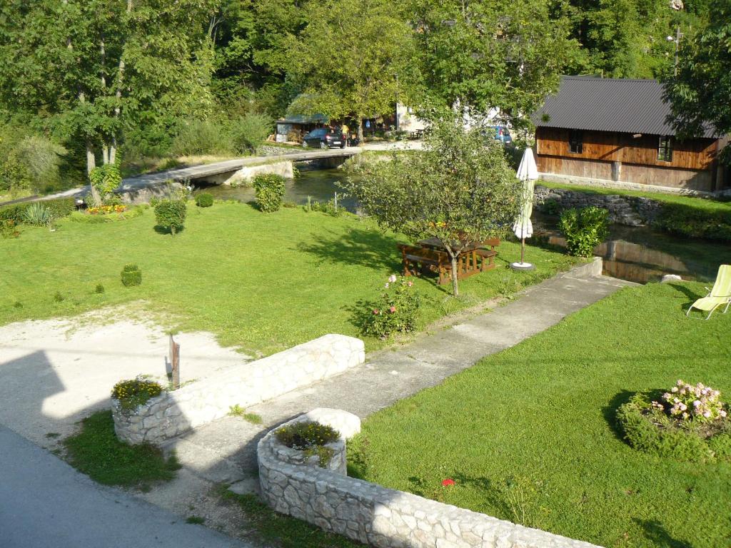 Zahrada ubytování Apartment Mira