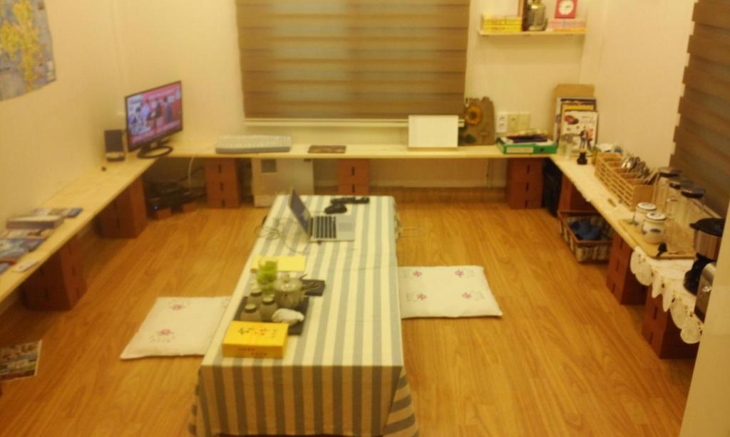 TV a/nebo společenská místnost v ubytování Geoje Ton Ton Guesthouse