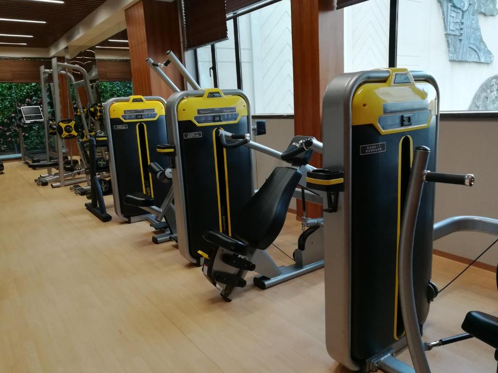 Fitness centrum a/nebo fitness zařízení v ubytování Rongjiang Hotel