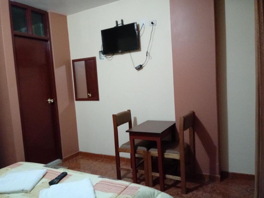TV a/nebo společenská místnost v ubytování Hostal Inkawatana Inn