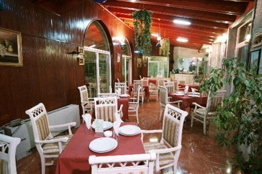 Restaurace v ubytování Addar Hotel