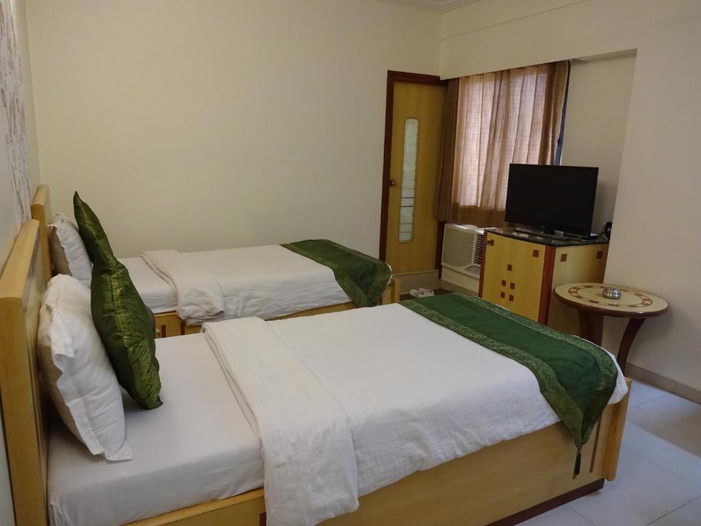 Postel nebo postele na pokoji v ubytování Treebo Paradise