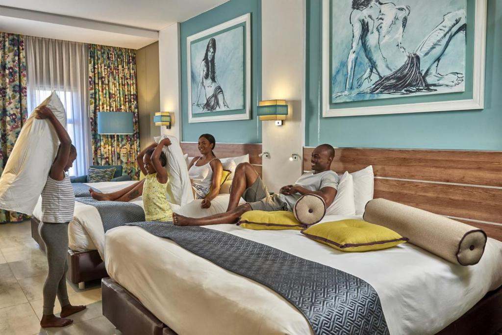 Metcourt at Emperors Palace - Deluxe Family Room