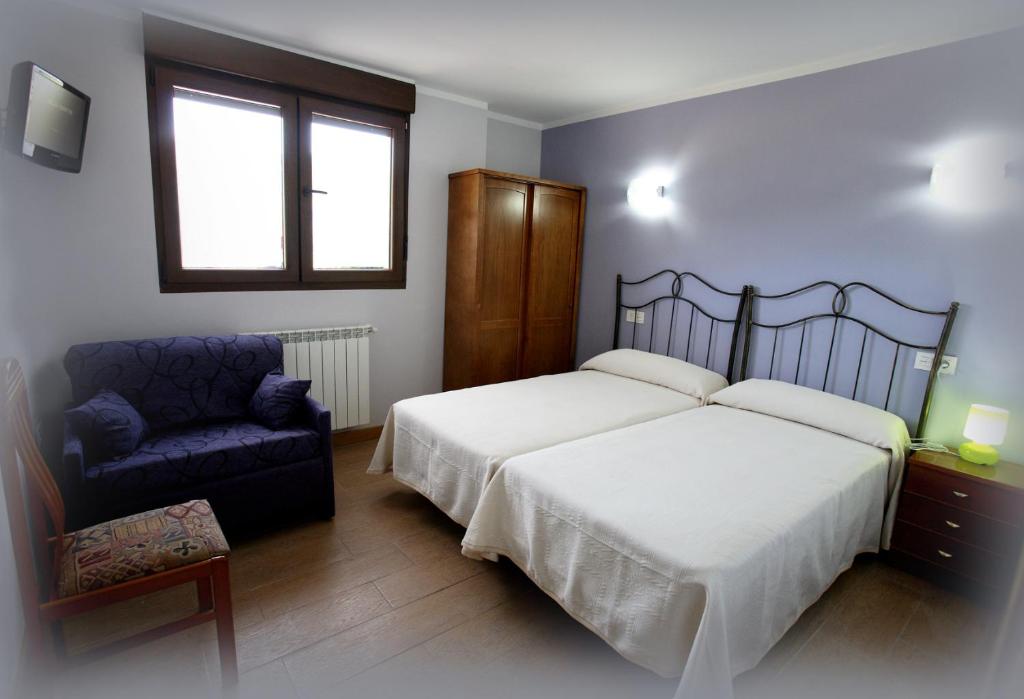 Postel nebo postele na pokoji v ubytování Apartamentos Fermín