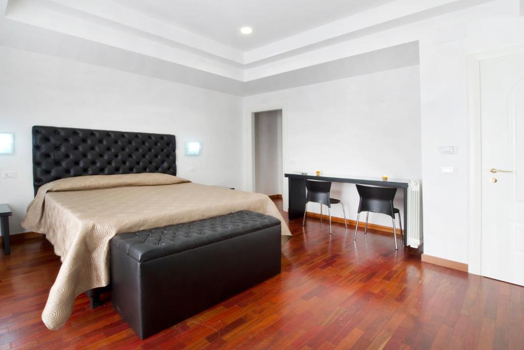 Postel nebo postele na pokoji v ubytování Hotel Quadrifoglio Roma Eur
