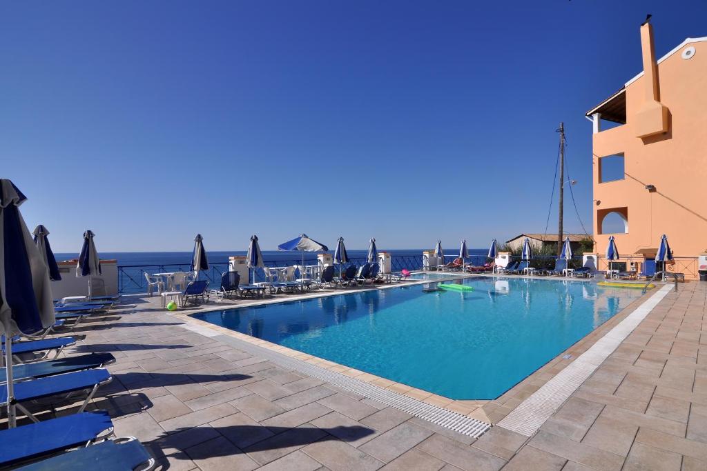 Bazén v ubytování Lido Sofia Holidays nebo v jeho okolí