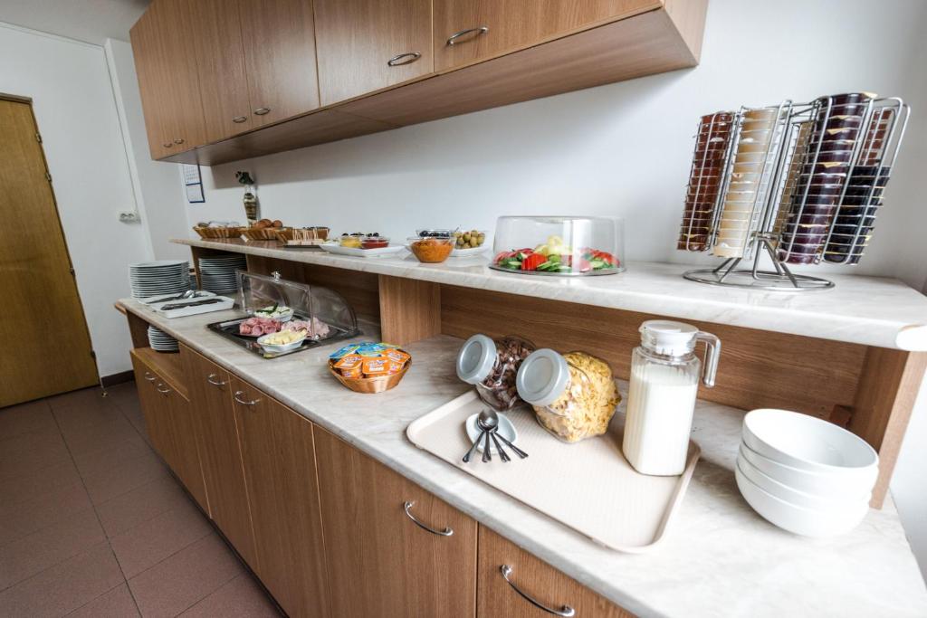 Kuchyň nebo kuchyňský kout v ubytování Hotel Est