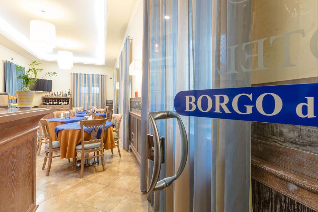 Restaurace v ubytování Hotel Borgo Del Mare