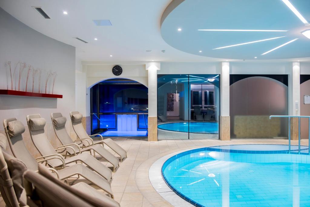 Bazén v ubytování Vulkanlandhotel Legenstein nebo v jeho okolí