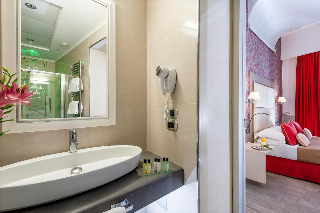 Koupelna v ubytování Demetra Hotel