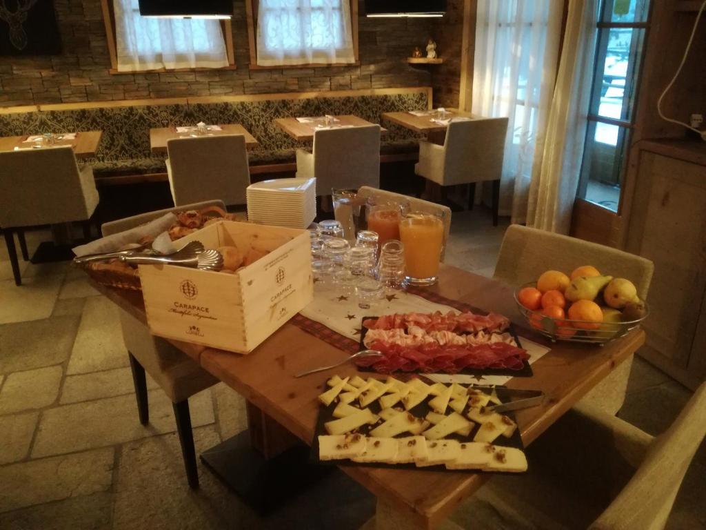Jídlo v hotelu nebo okolí
