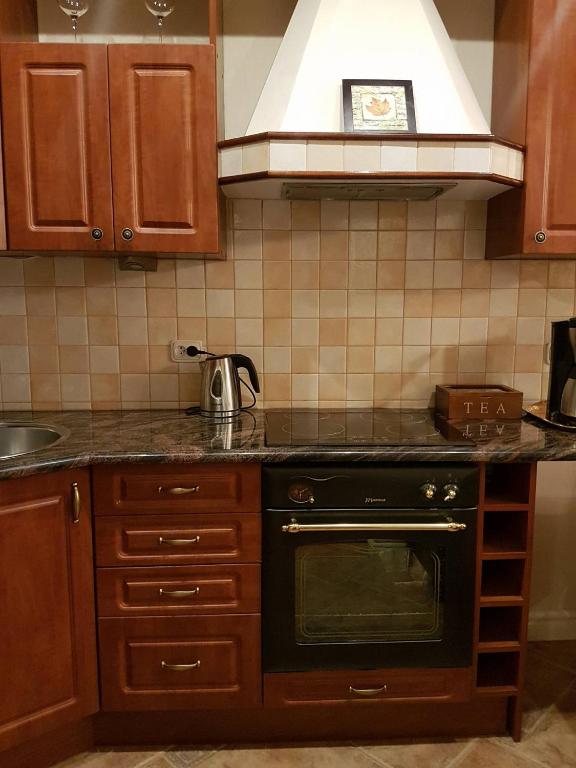 Kuchyňa alebo kuchynka v ubytovaní GoldStar Luxury Old Town Krakow Apartment