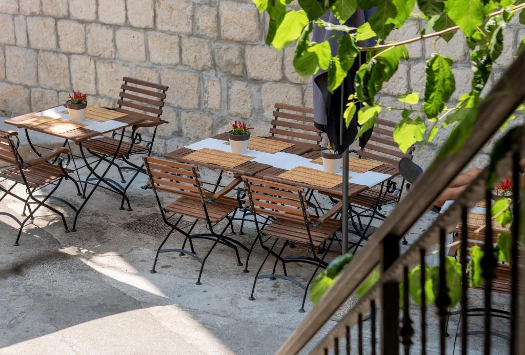 Reštaurácia alebo iné gastronomické zariadenie v ubytovaní Annie's stone Studio & Room