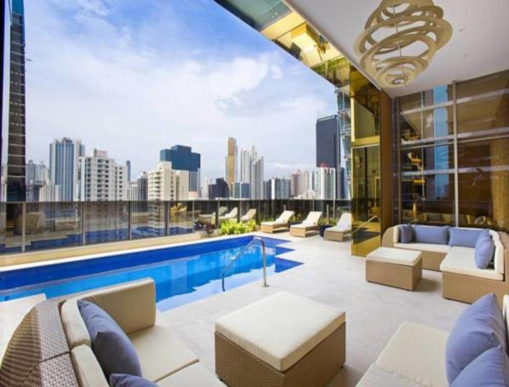 Bazén v ubytování Global Hotel Panama nebo v jeho okolí