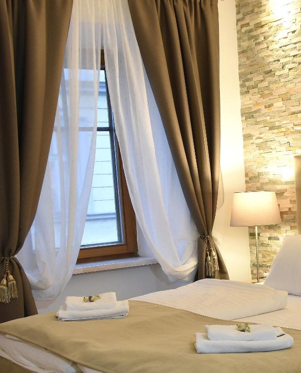 Postel nebo postele na pokoji v ubytování Hotel Torwirt