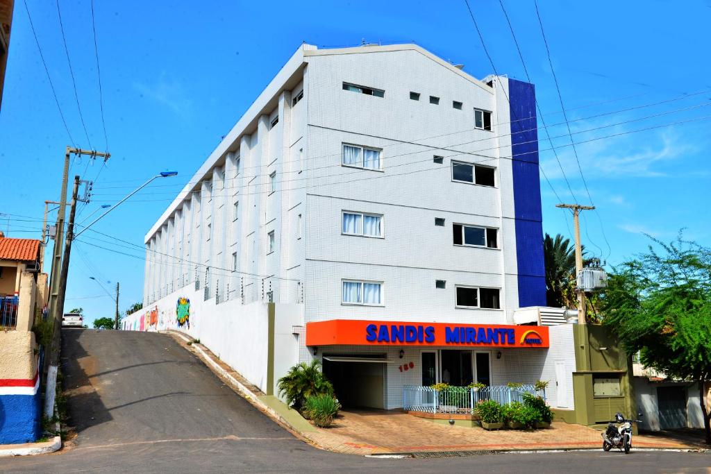 a white building with a sign on the side of it at Hotel Sandis Mirante in Santarém